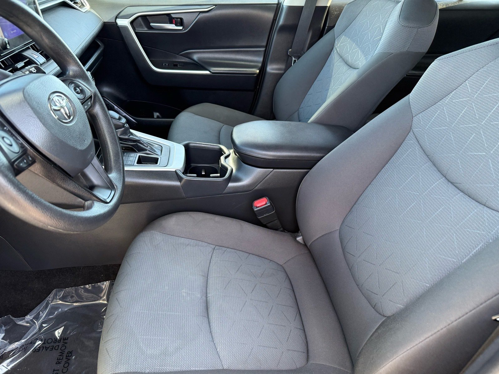 2025 Toyota RAV4 XLE — photo 12 thumbnail