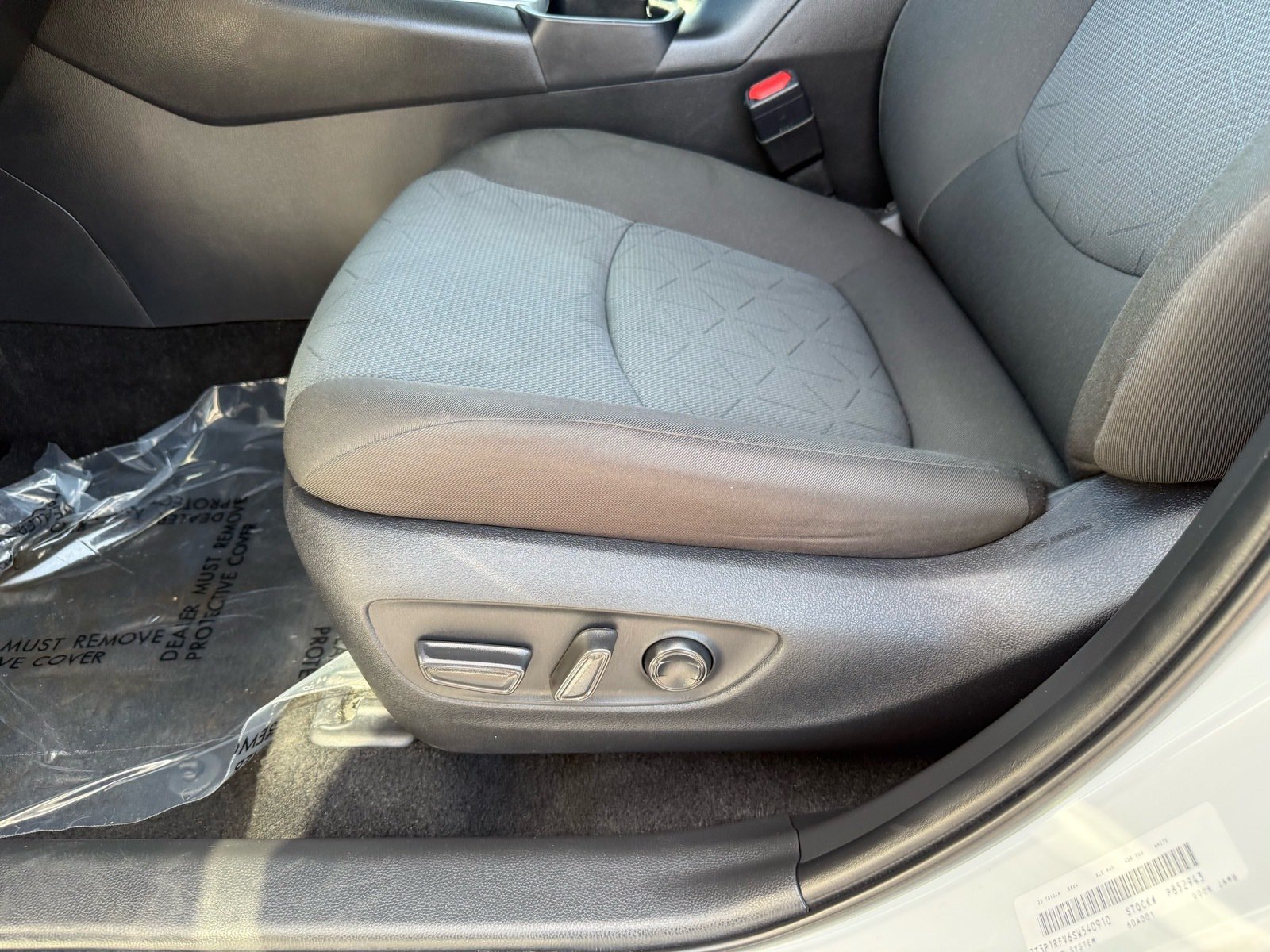 2025 Toyota RAV4 XLE — photo 13 thumbnail