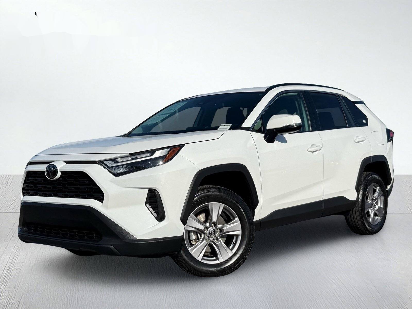 2025 Toyota RAV4 XLE — photo 2 thumbnail