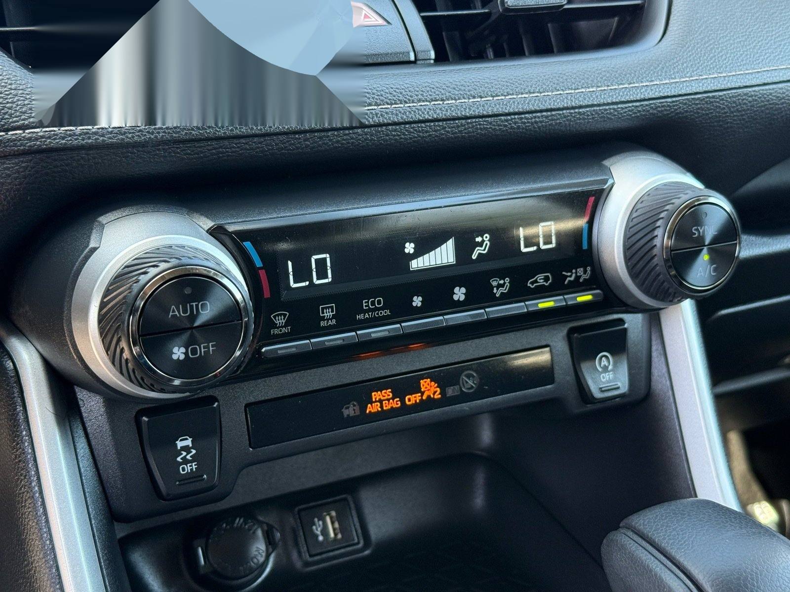 2025 Toyota RAV4 XLE — photo 22 thumbnail