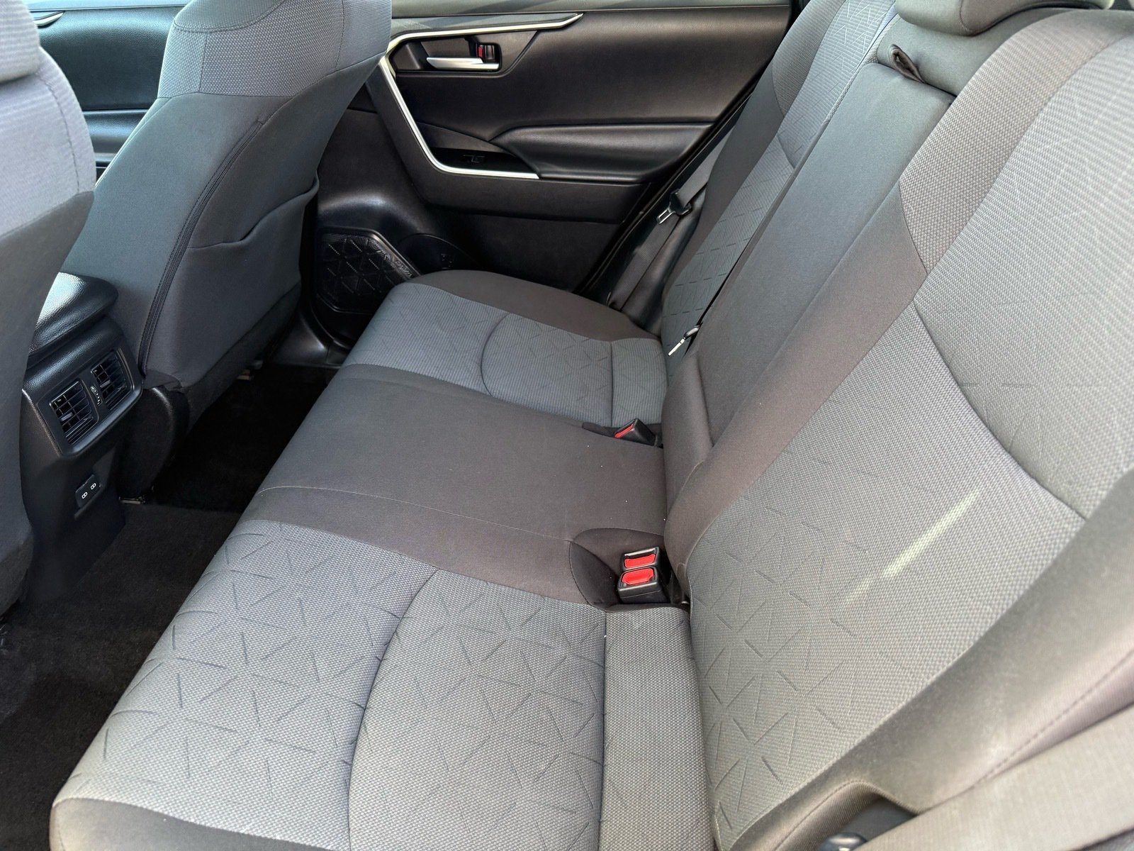 2025 Toyota RAV4 XLE — photo 26 thumbnail