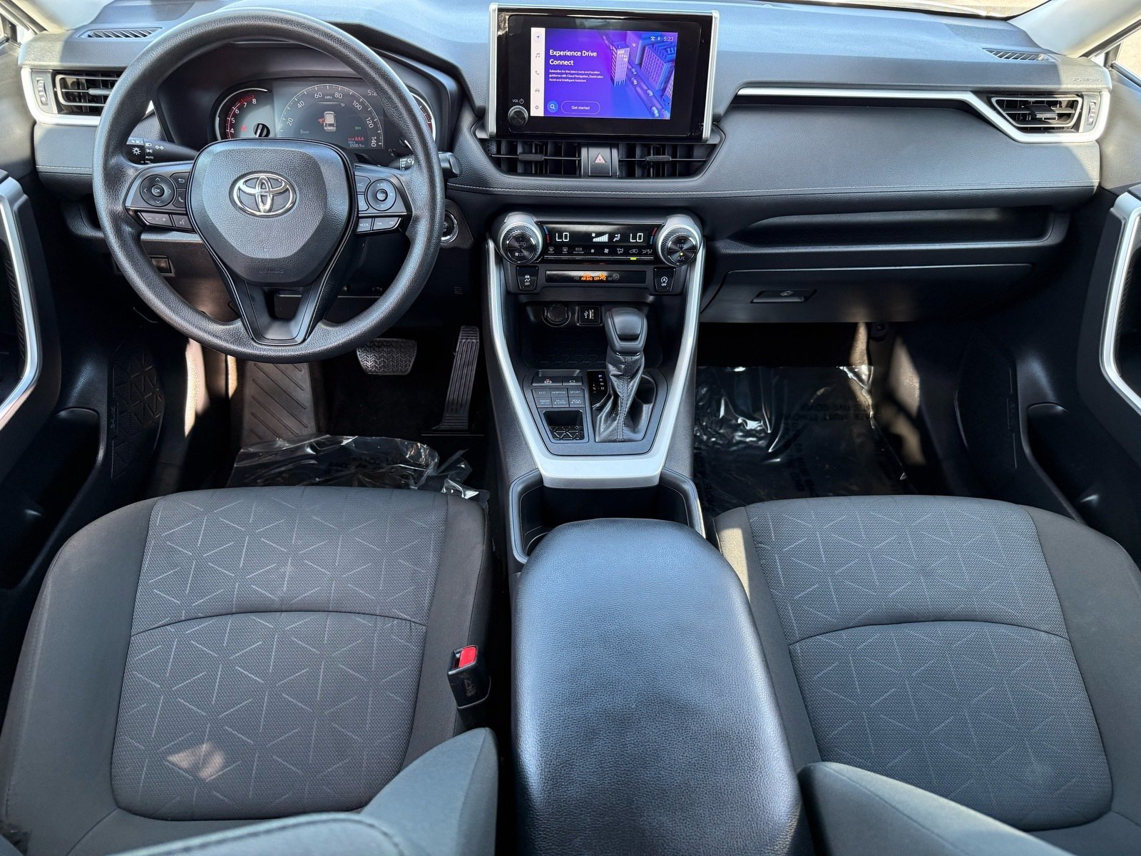 2025 Toyota RAV4 XLE — photo 27 thumbnail