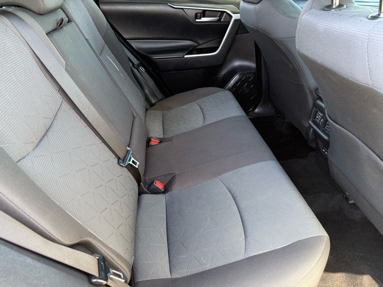 2025 Toyota RAV4 XLE — photo 28 thumbnail