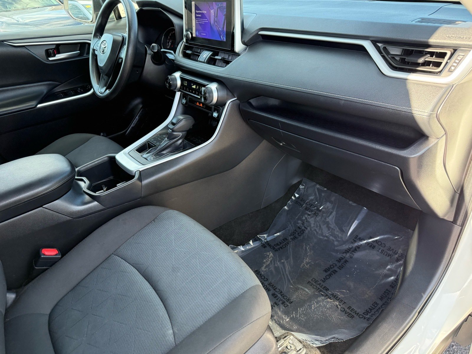 2025 Toyota RAV4 XLE — photo 29 thumbnail