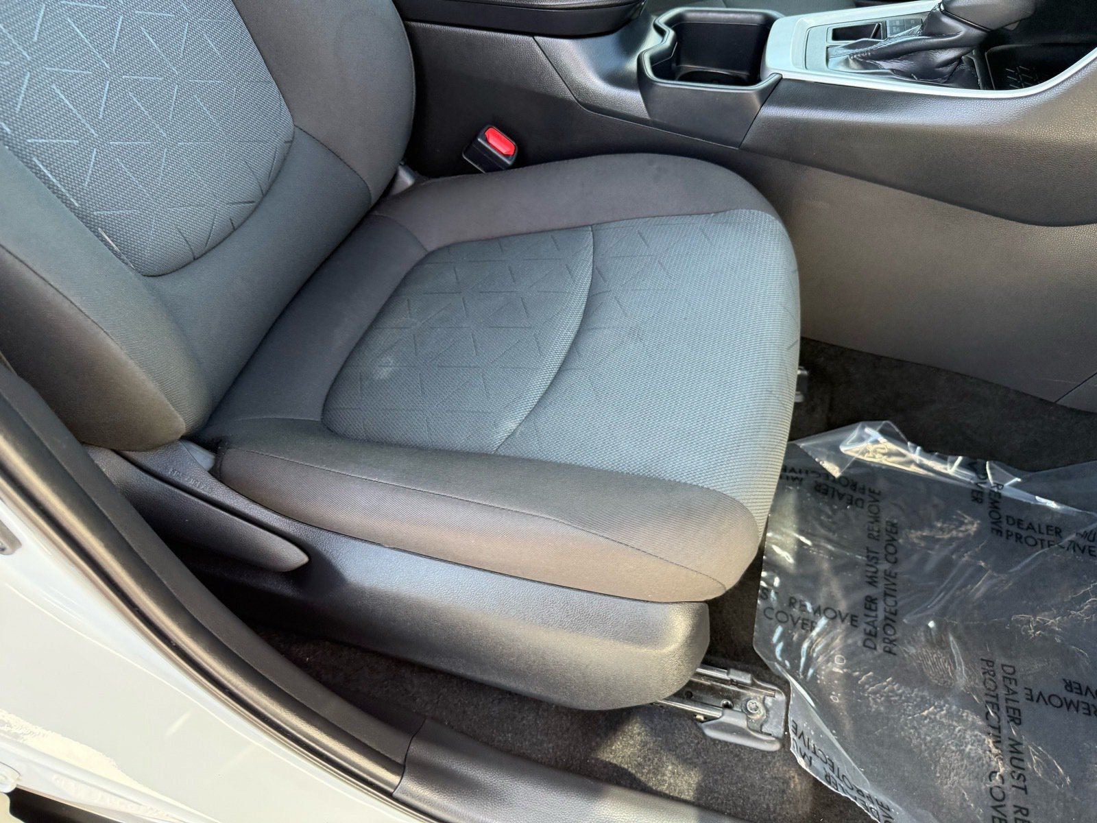 2025 Toyota RAV4 XLE — photo 31 thumbnail