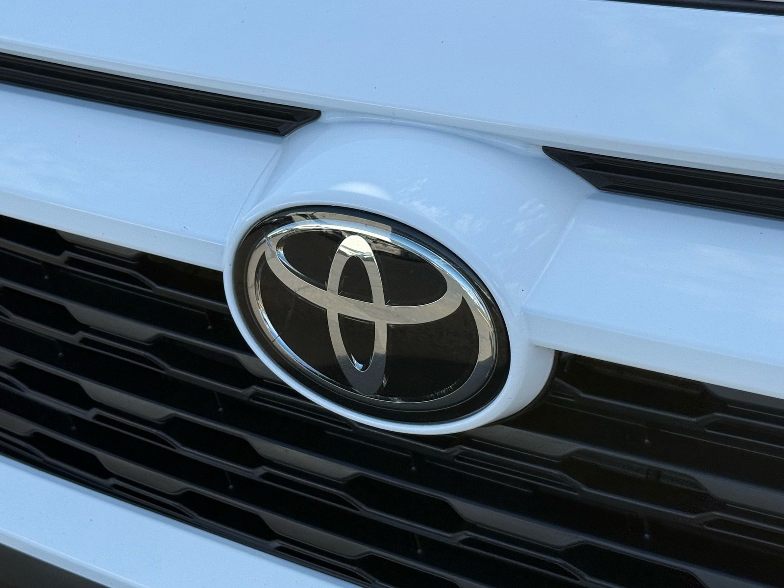 2025 Toyota RAV4 XLE — photo 32 thumbnail