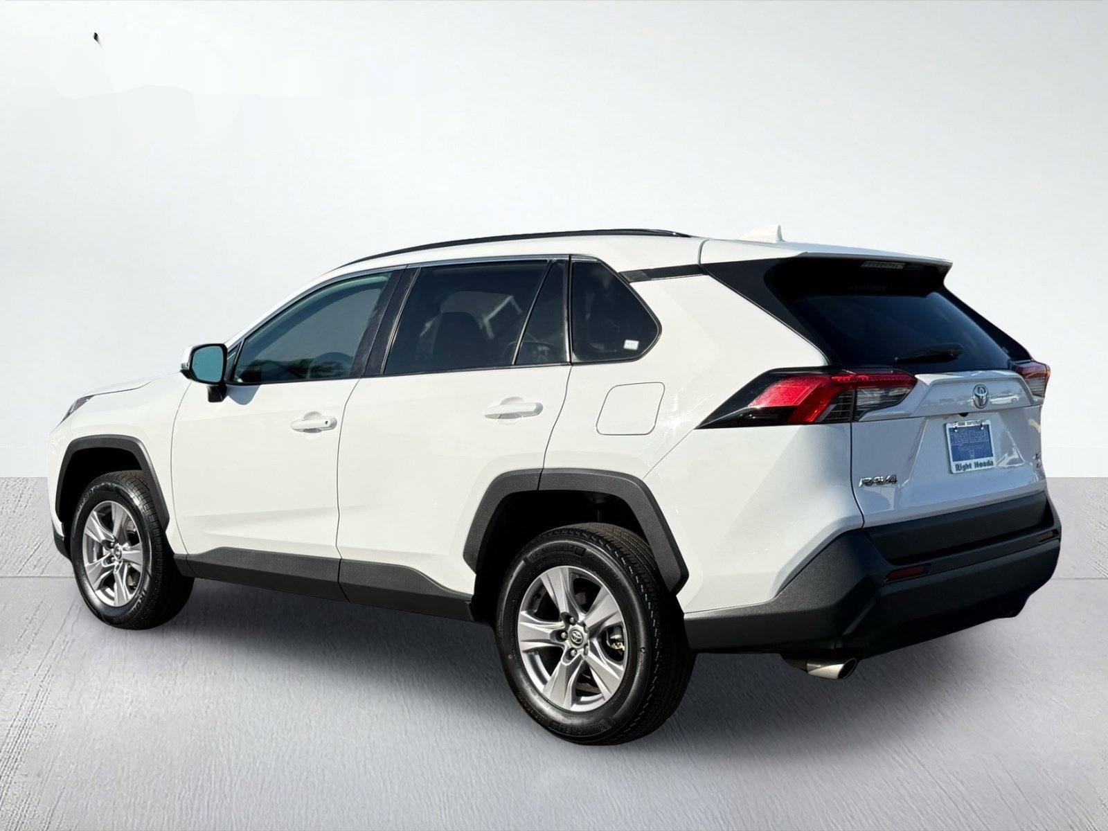 2025 Toyota RAV4 XLE — photo 4 thumbnail