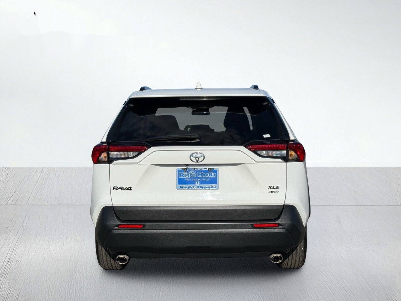 2025 Toyota RAV4 XLE — photo 6 thumbnail