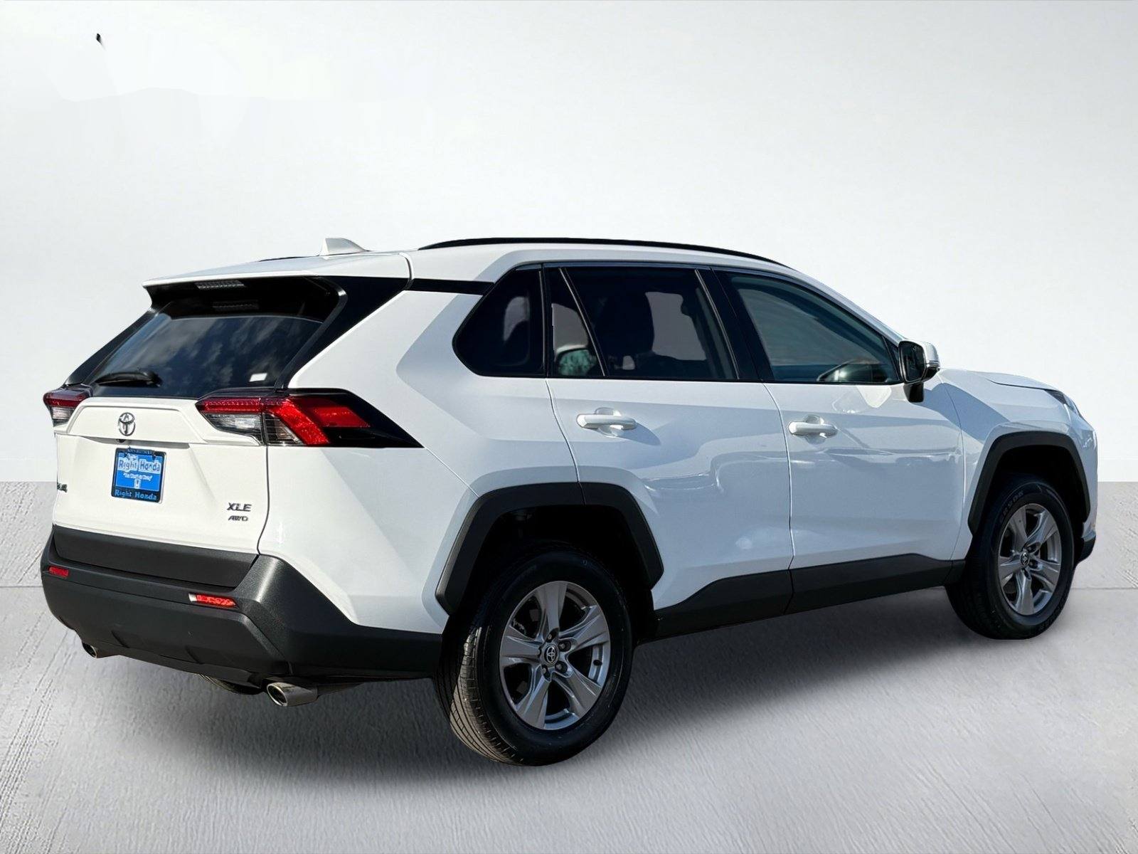 2025 Toyota RAV4 XLE — photo 7 thumbnail