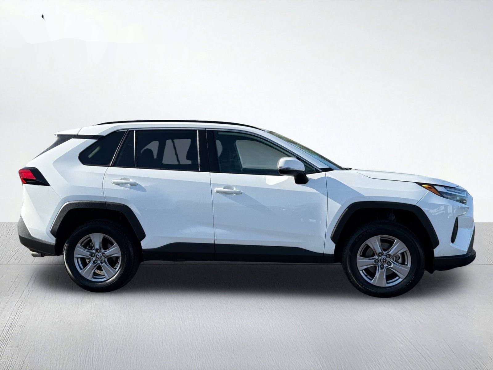 2025 Toyota RAV4 XLE — photo 8 thumbnail