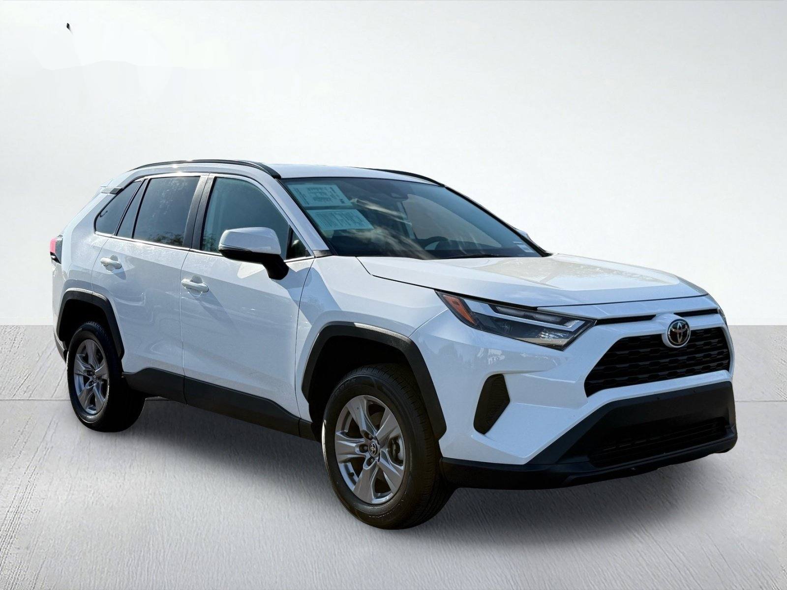 2025 Toyota RAV4 XLE — photo 9 thumbnail
