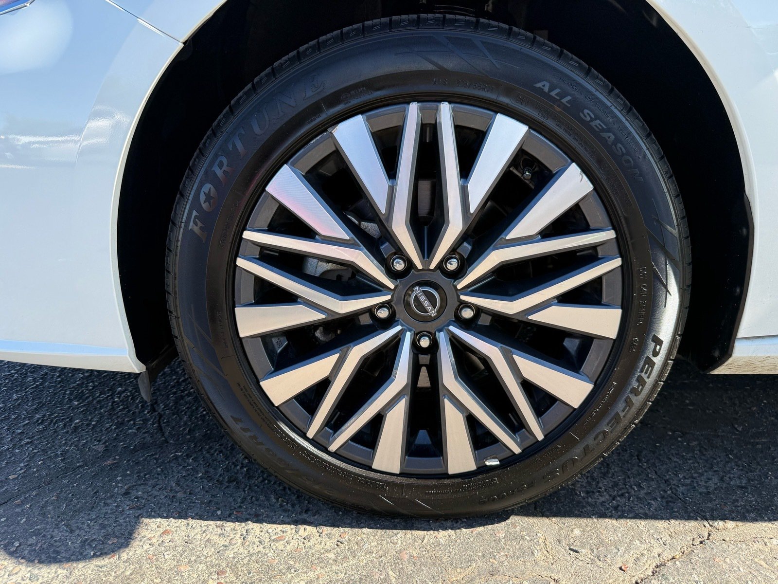 2025 Nissan Altima 2.5 SV — photo 10 thumbnail