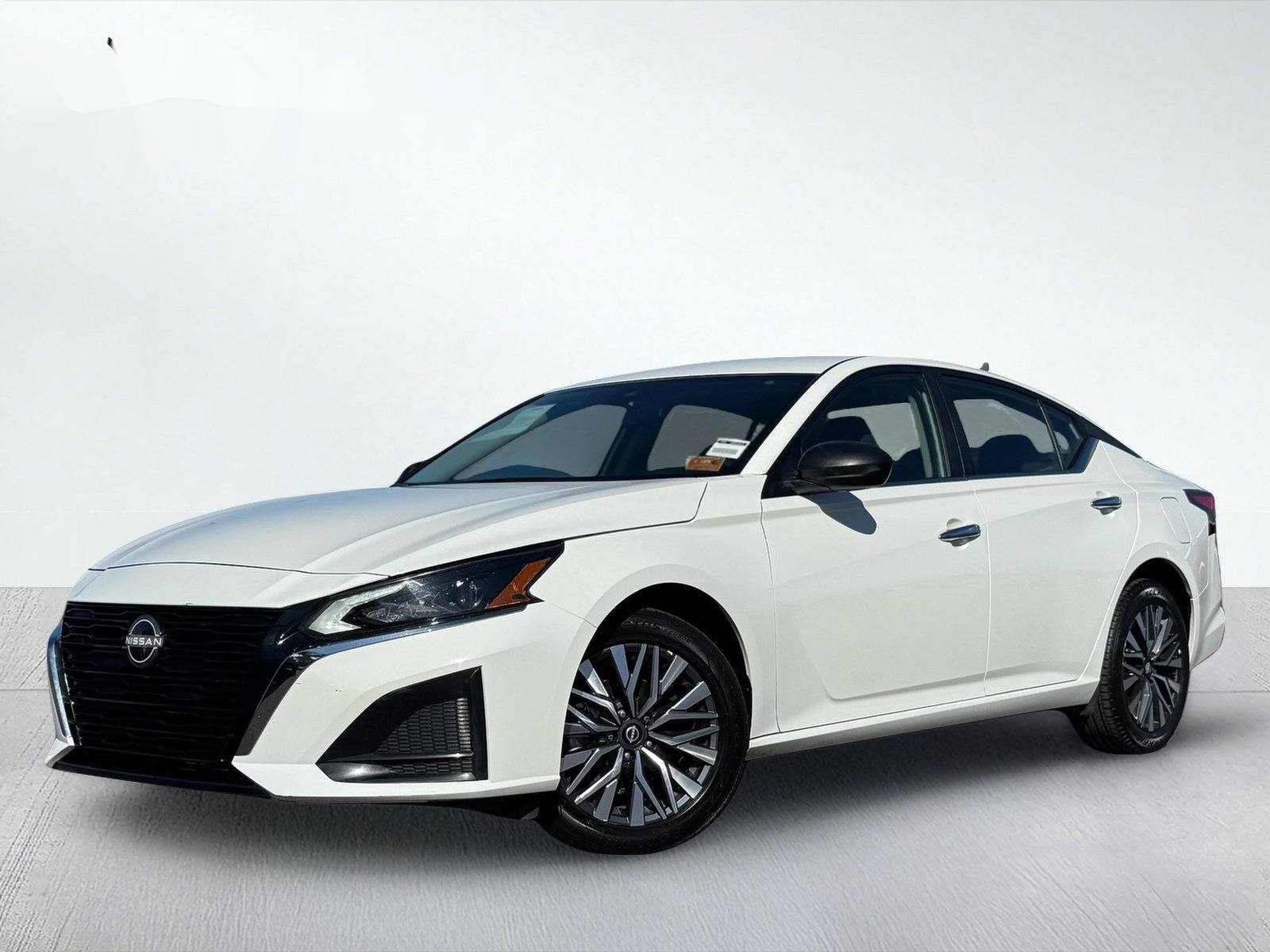 2025 Nissan Altima 2.5 SV — photo 2 thumbnail