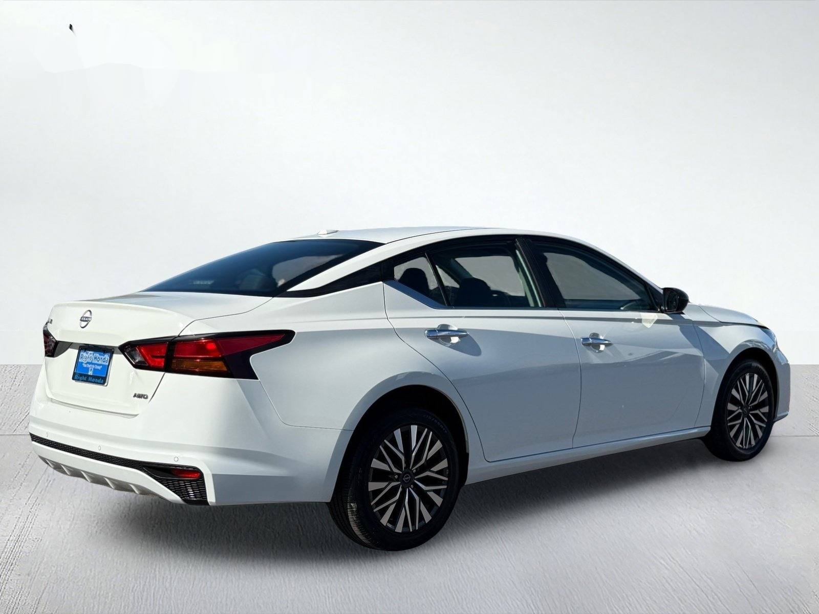 2025 Nissan Altima 2.5 SV — photo 7 thumbnail