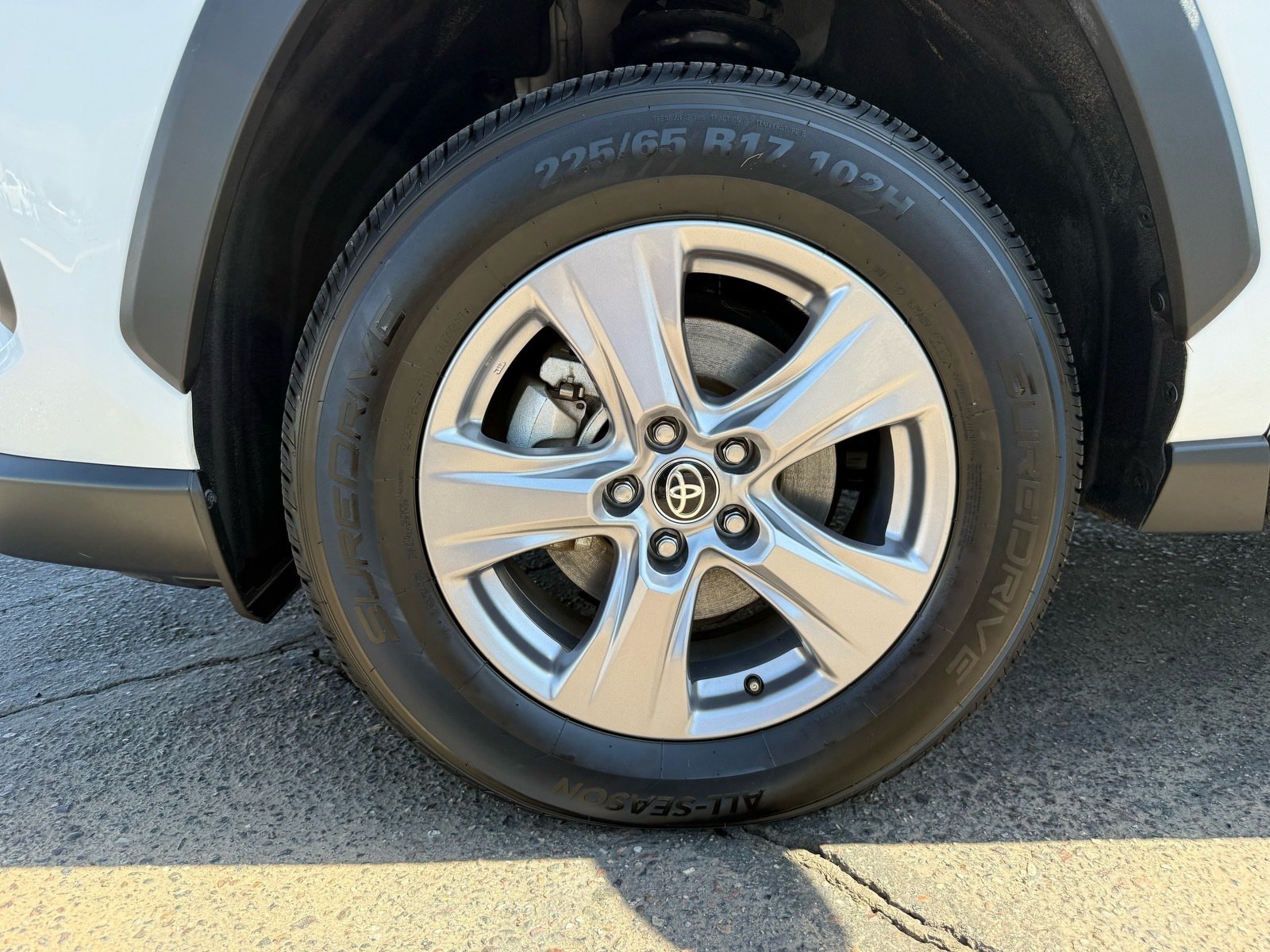 2025 Toyota RAV4 XLE — photo 10 thumbnail