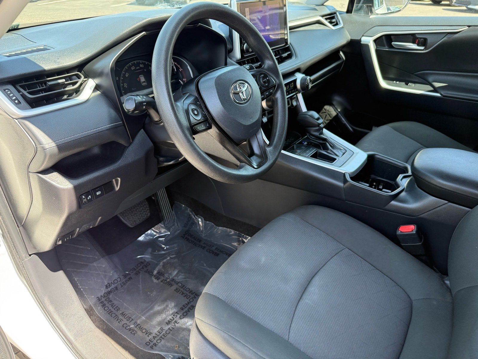 2025 Toyota RAV4 XLE — photo 11 thumbnail
