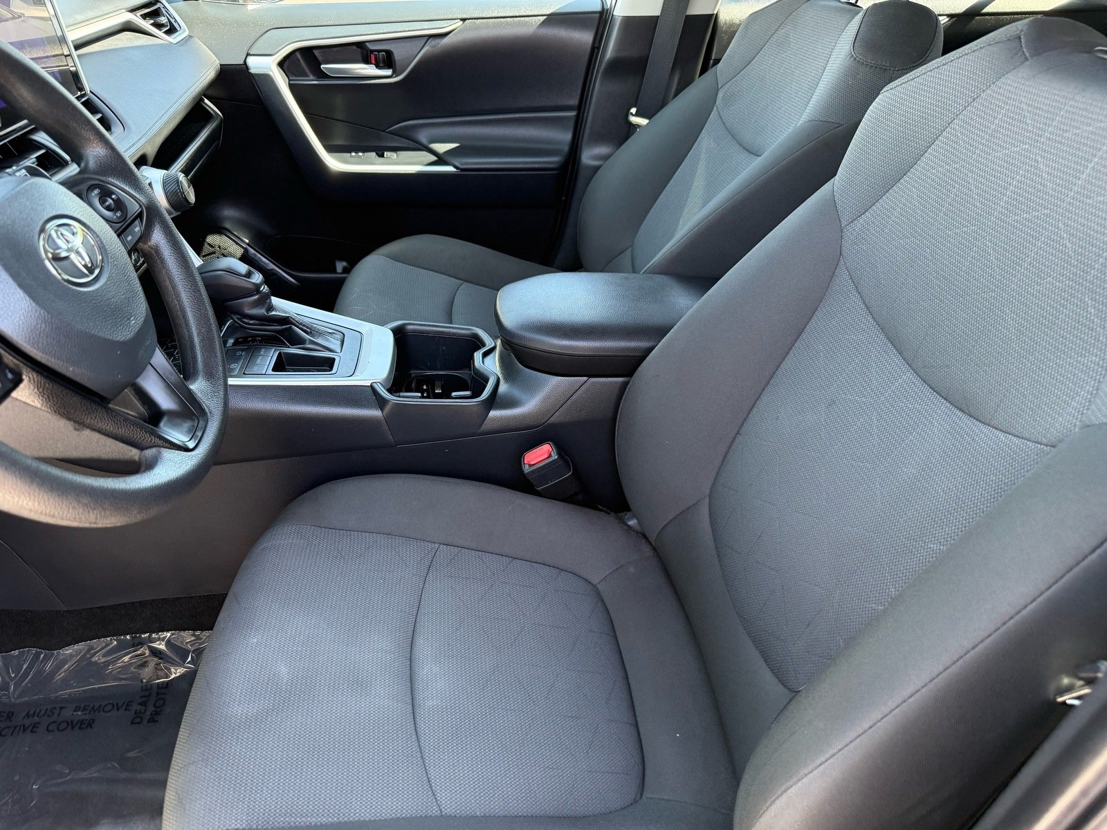 2025 Toyota RAV4 XLE — photo 12 thumbnail