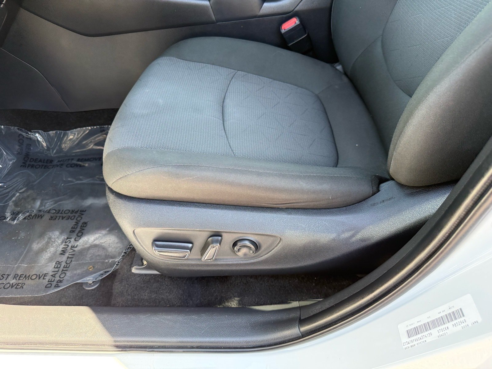 2025 Toyota RAV4 XLE — photo 13 thumbnail