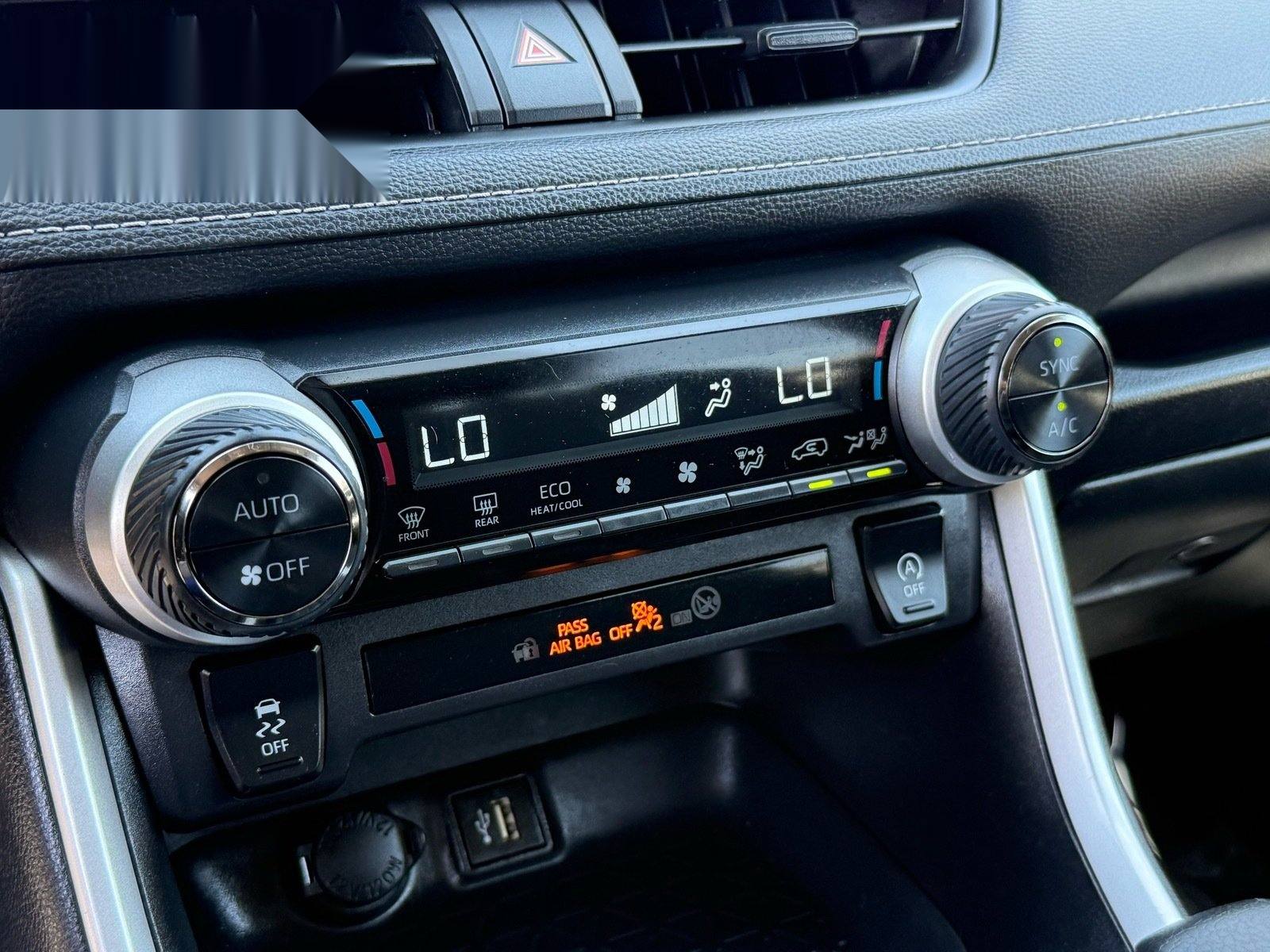 2025 Toyota RAV4 XLE — photo 22 thumbnail