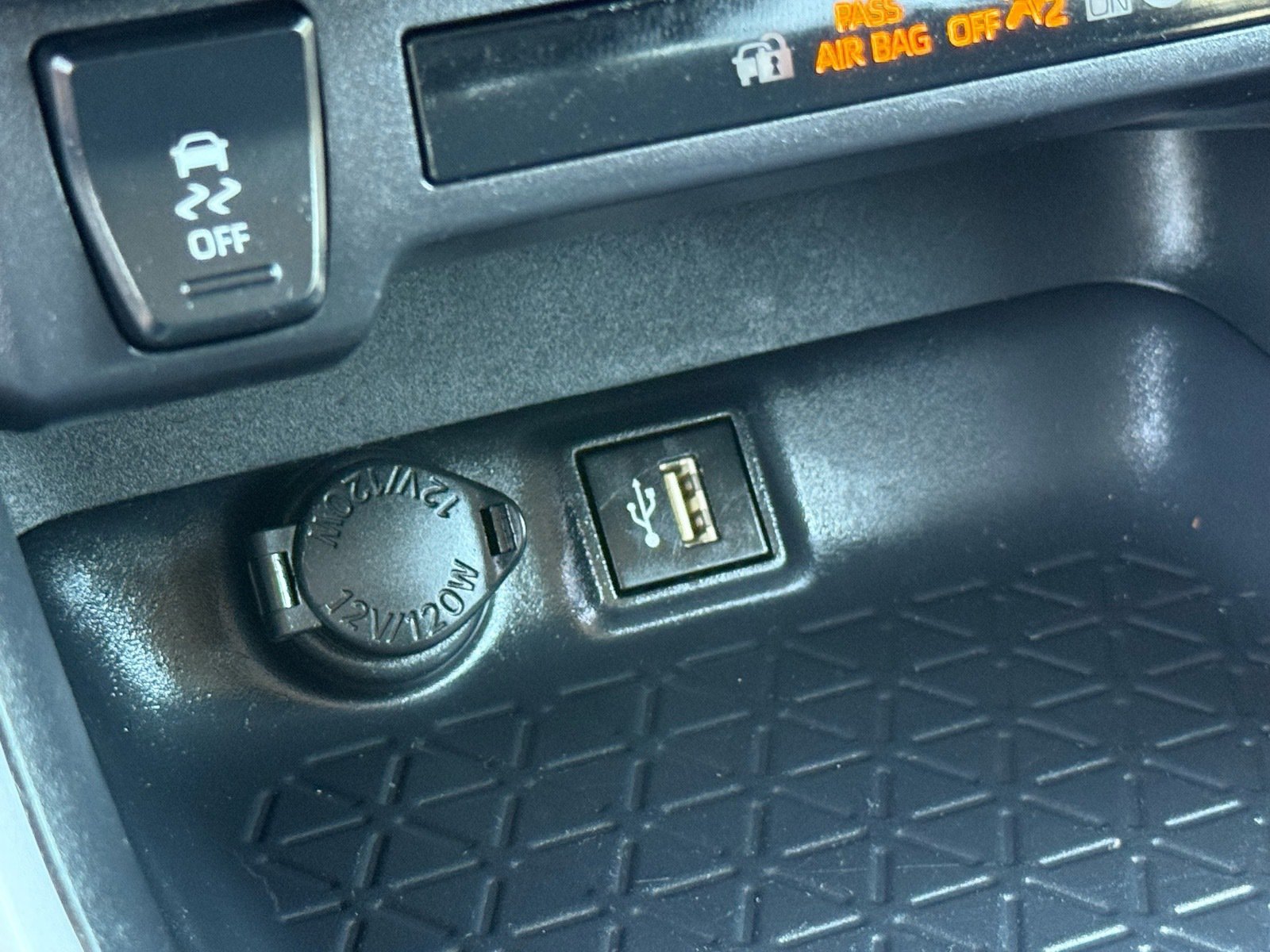 2025 Toyota RAV4 XLE — photo 23 thumbnail