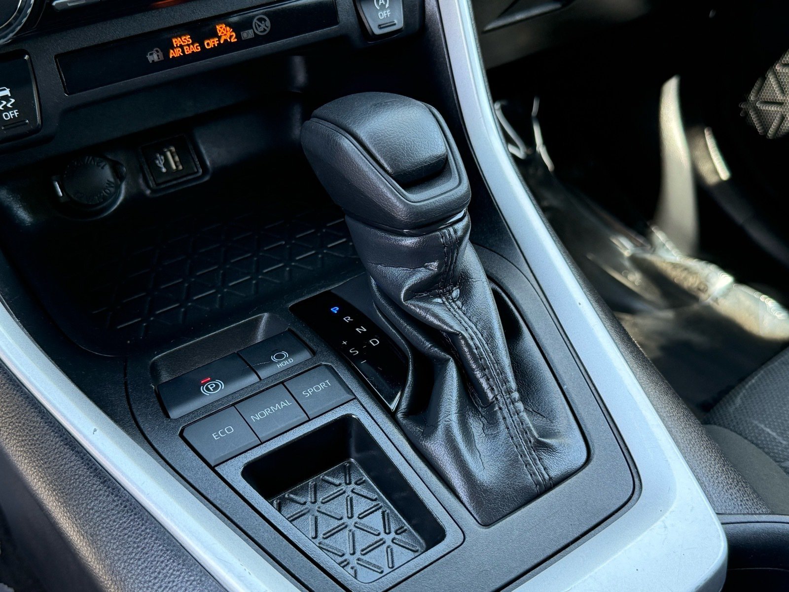 2025 Toyota RAV4 XLE — photo 24 thumbnail