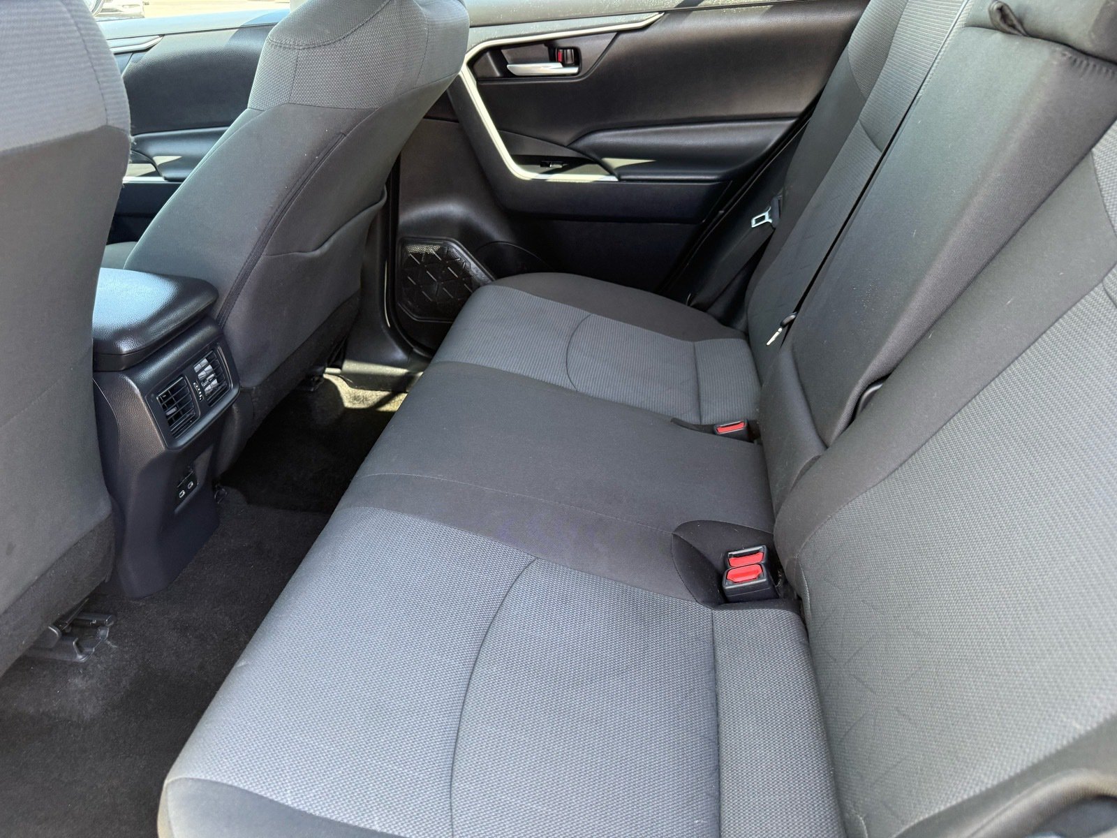 2025 Toyota RAV4 XLE — photo 26 thumbnail