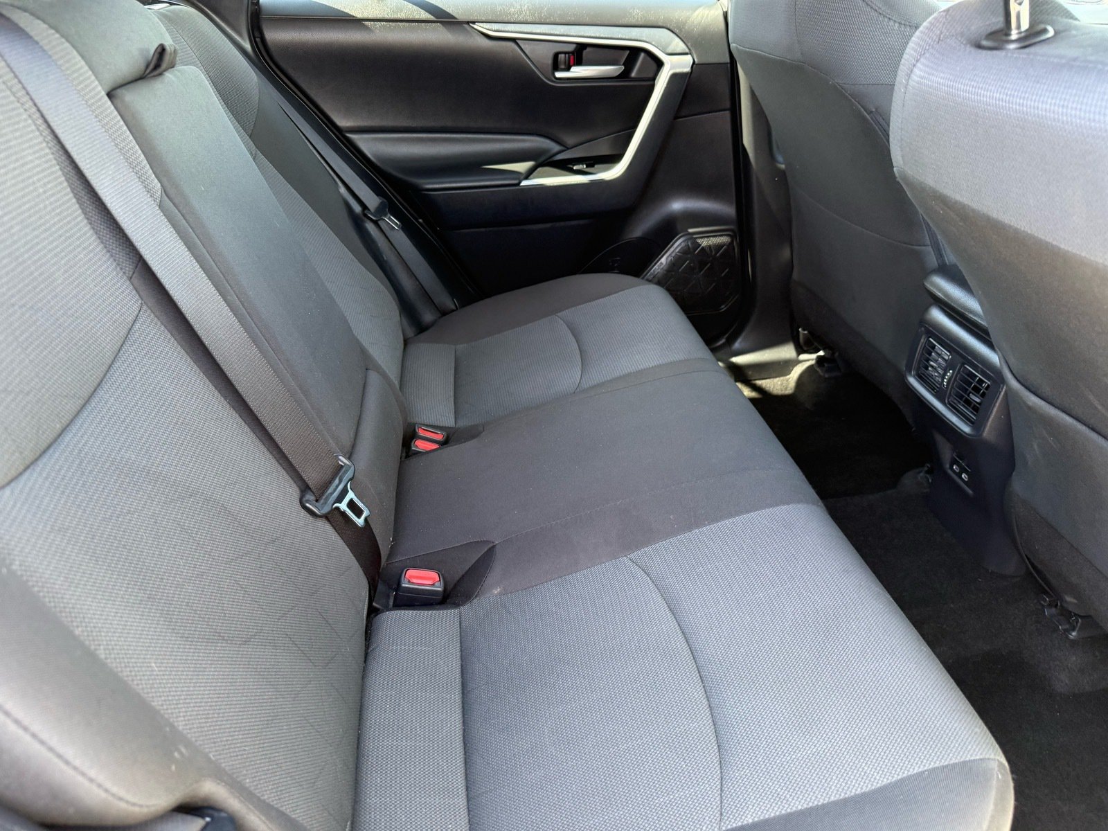 2025 Toyota RAV4 XLE — photo 28 thumbnail