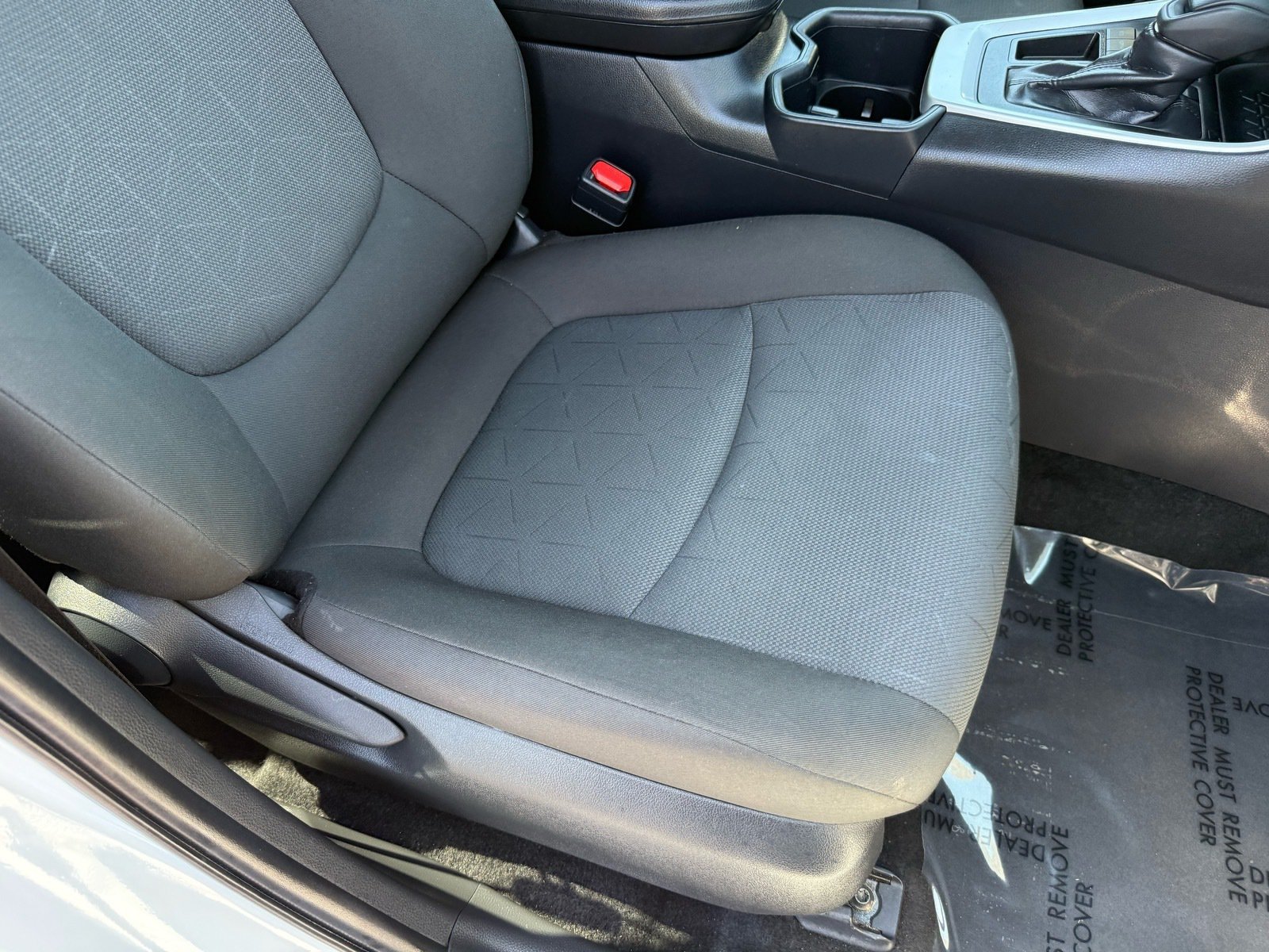 2025 Toyota RAV4 XLE — photo 31 thumbnail