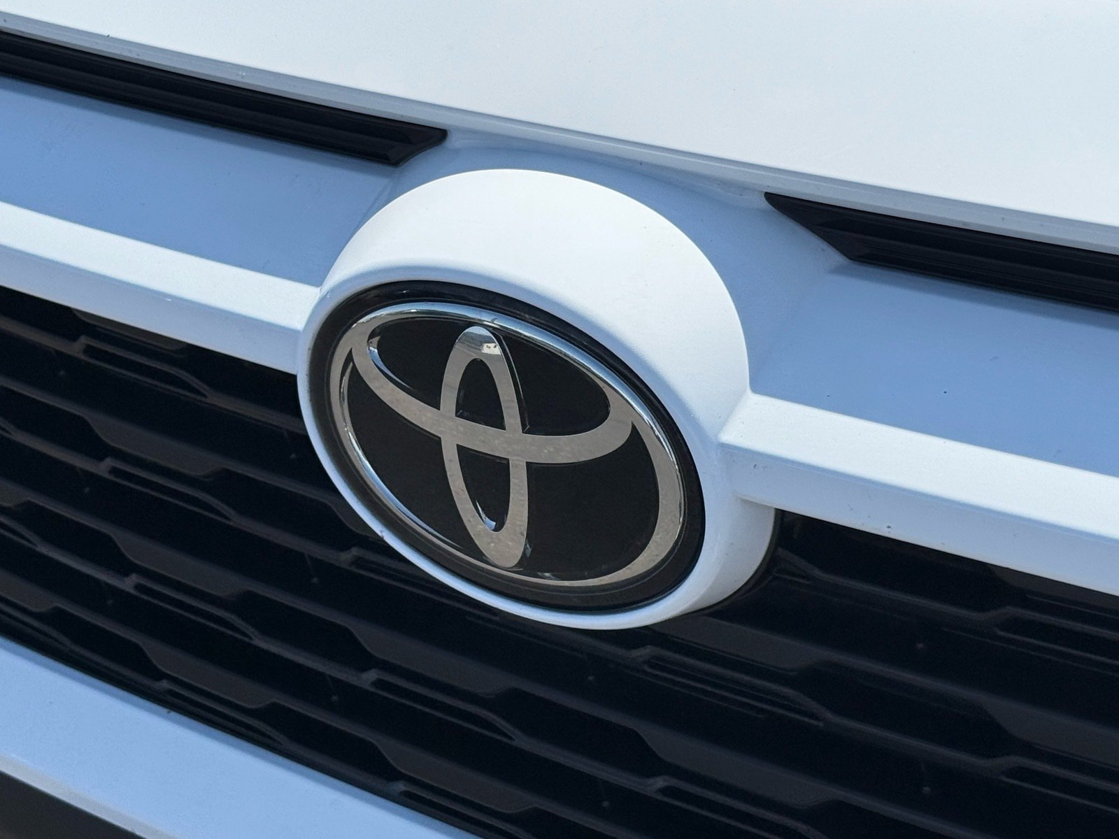 2025 Toyota RAV4 XLE — photo 32 thumbnail