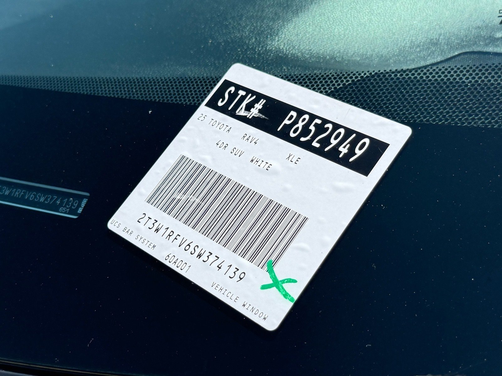 2025 Toyota RAV4 XLE — photo 33 thumbnail