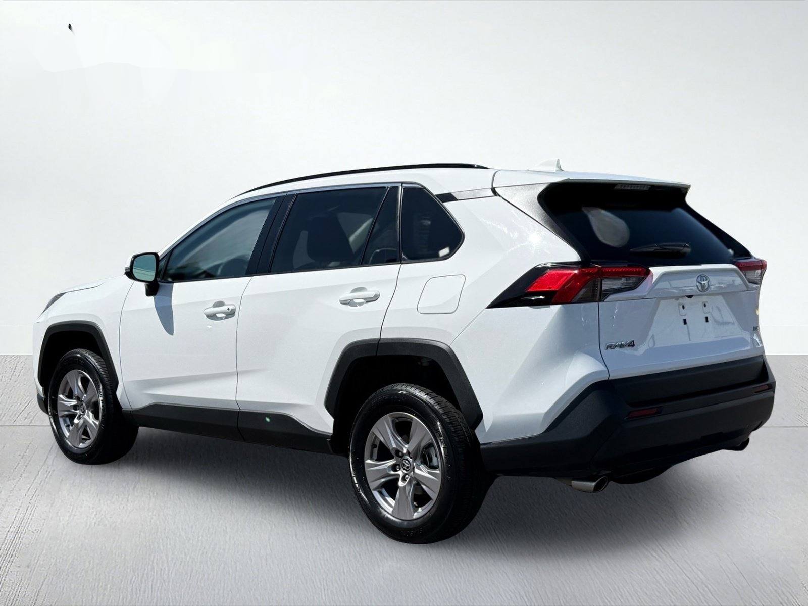 2025 Toyota RAV4 XLE — photo 4 thumbnail
