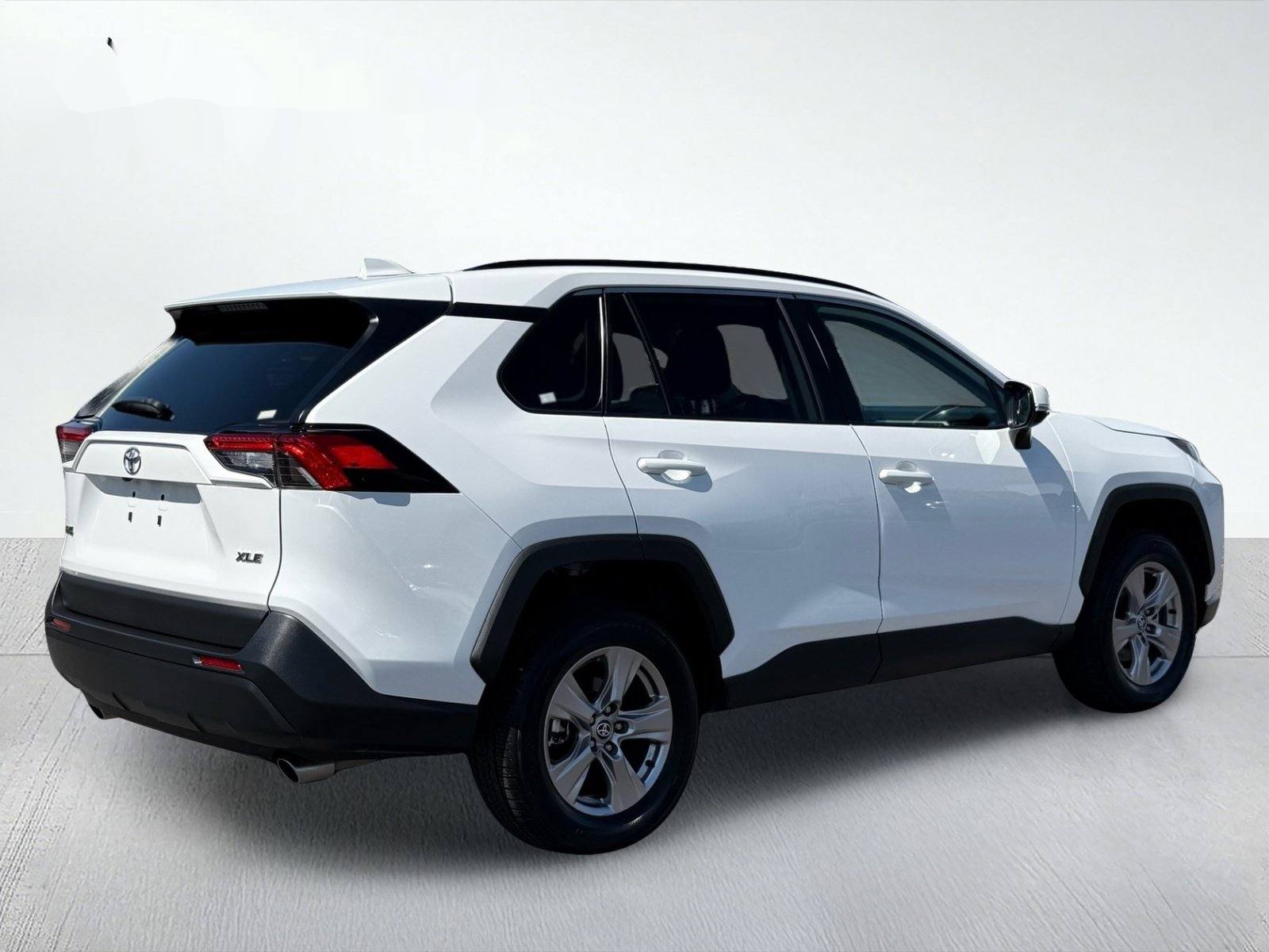 2025 Toyota RAV4 XLE — photo 7 thumbnail