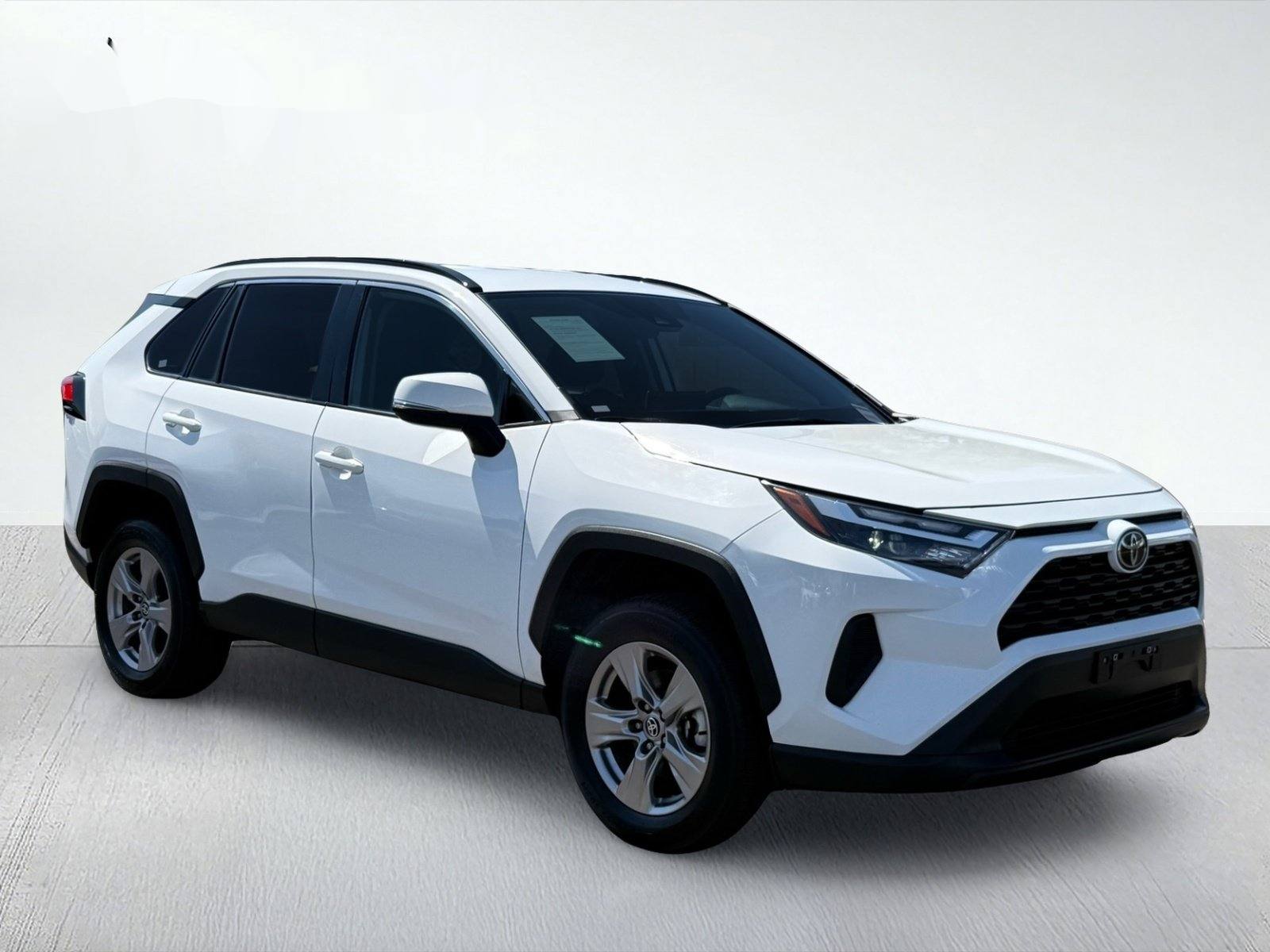 2025 Toyota RAV4 XLE — photo 9 thumbnail