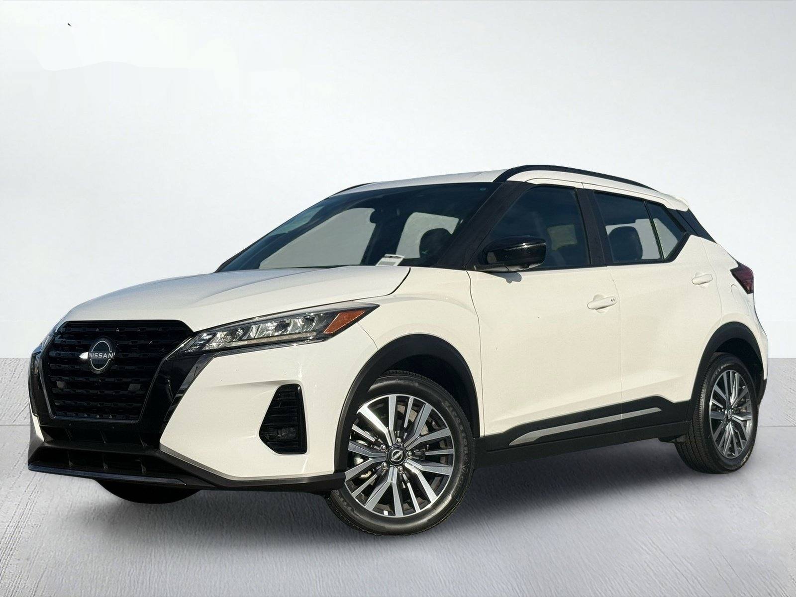 2024 Nissan Kicks SR — photo 2 thumbnail
