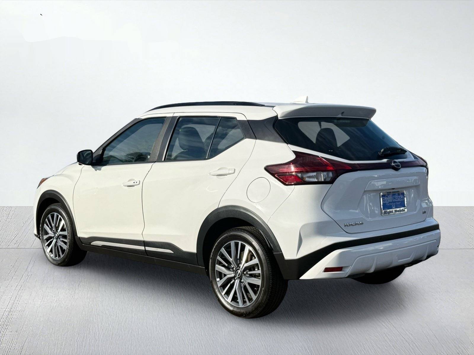 2024 Nissan Kicks SR — photo 4 thumbnail
