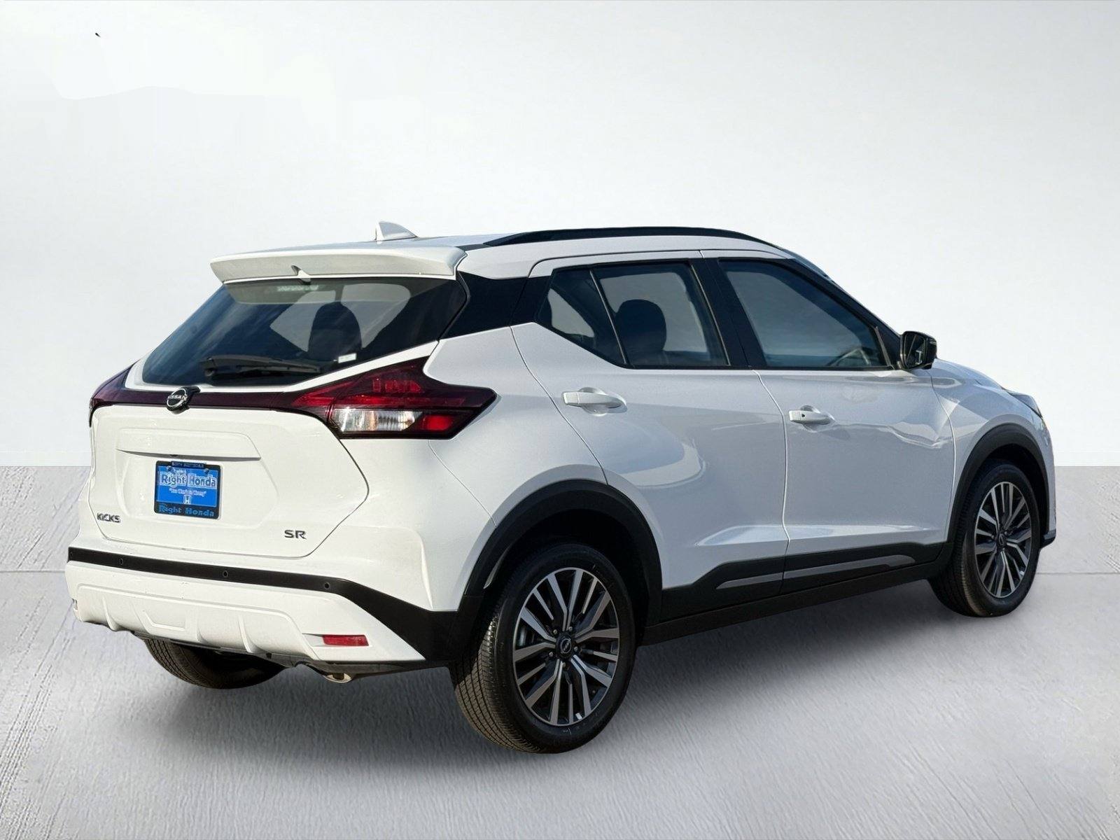 2024 Nissan Kicks SR — photo 7 thumbnail