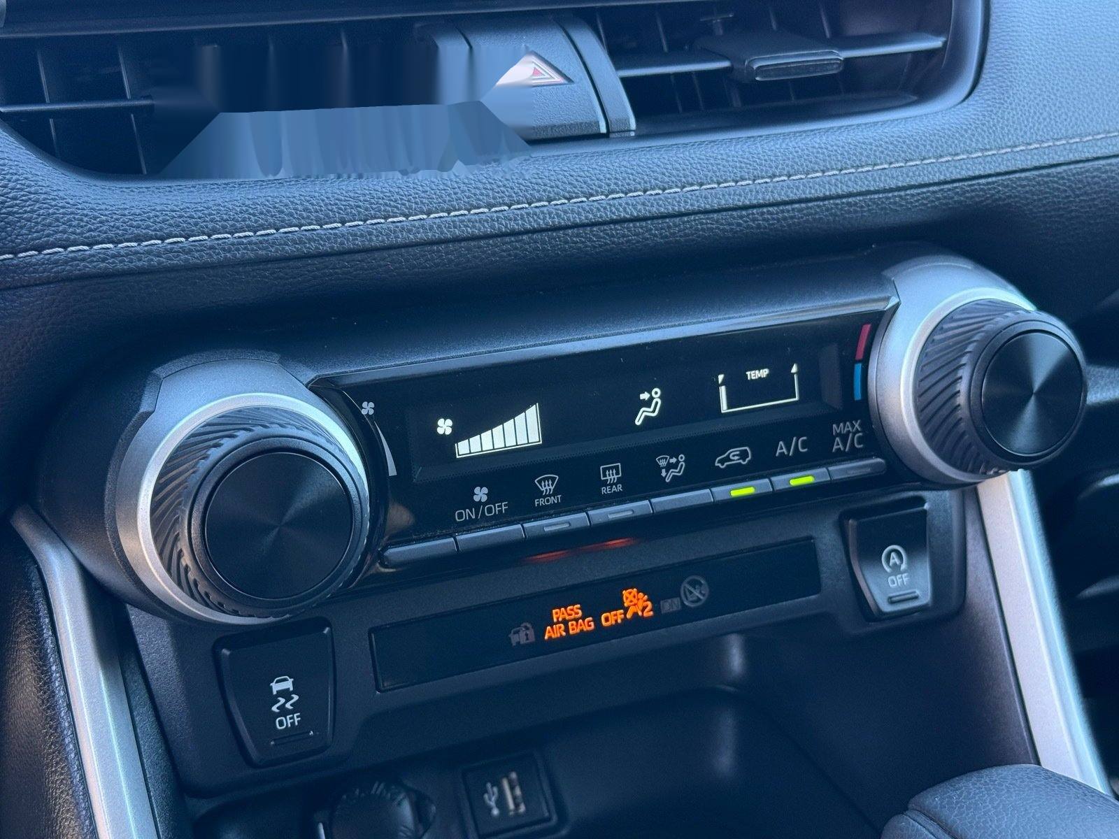 2025 Toyota RAV4 LE — photo 22 thumbnail