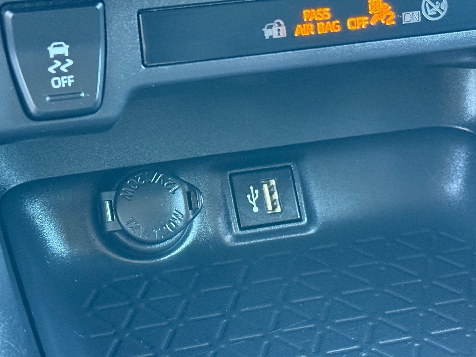 2025 Toyota RAV4 LE — photo 23 thumbnail