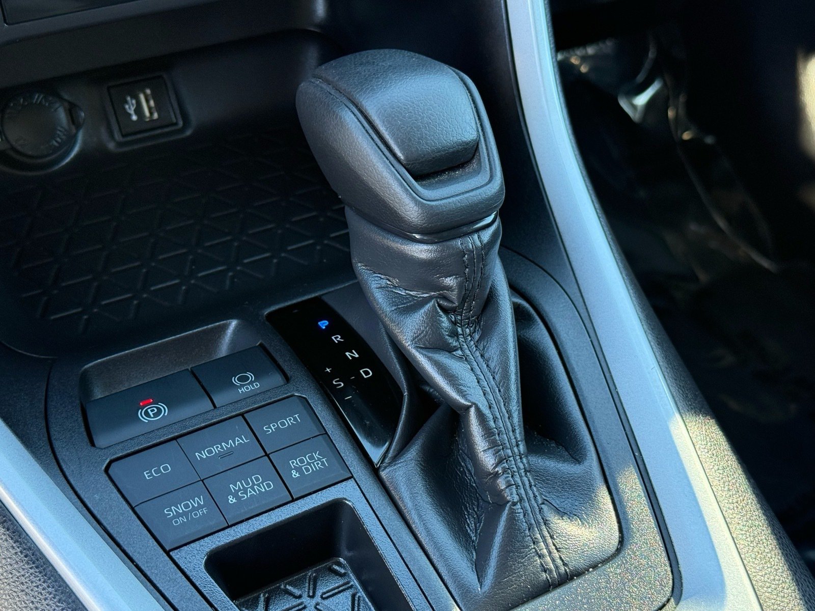 2025 Toyota RAV4 LE — photo 24 thumbnail