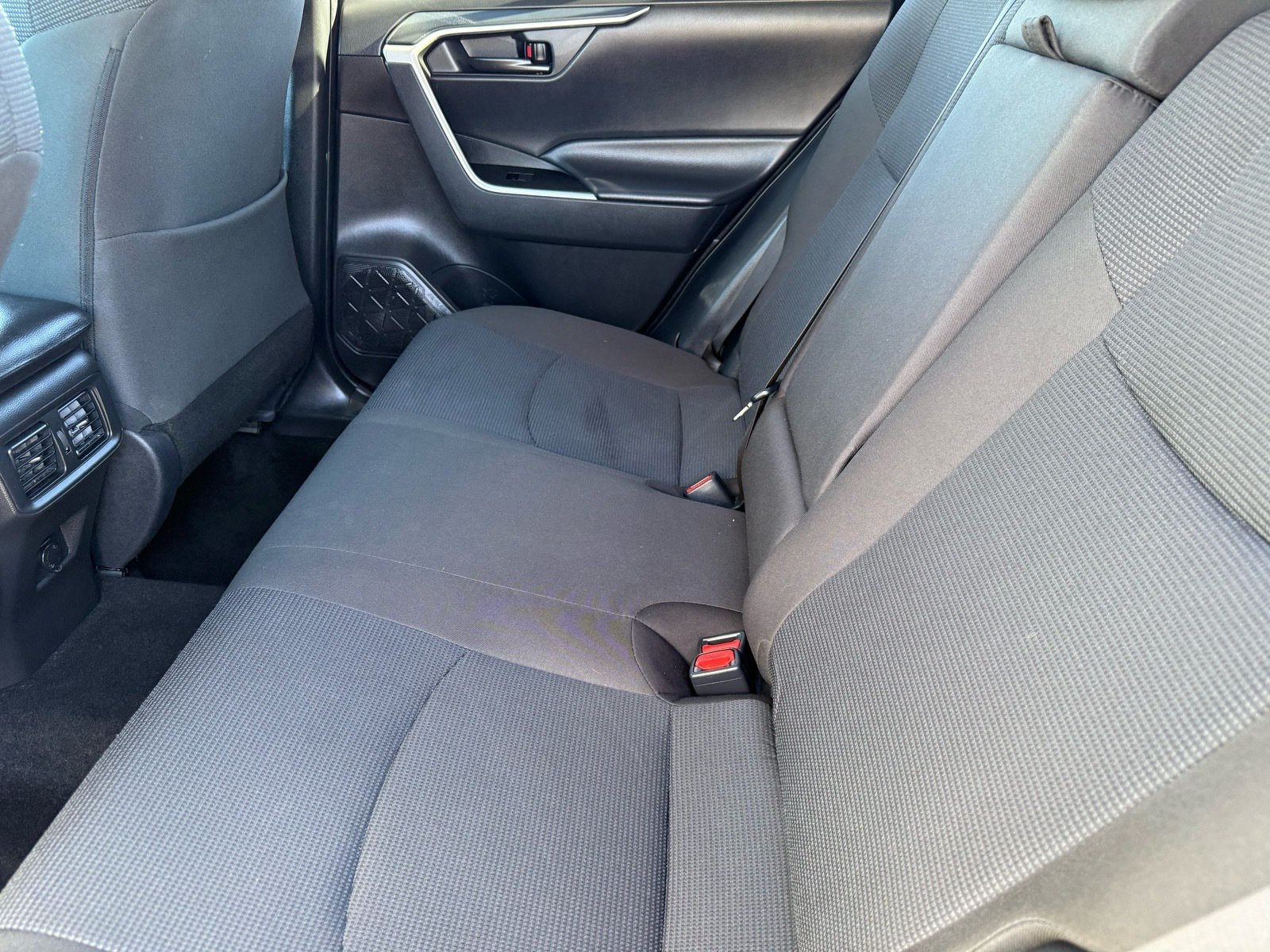 2025 Toyota RAV4 LE — photo 25 thumbnail