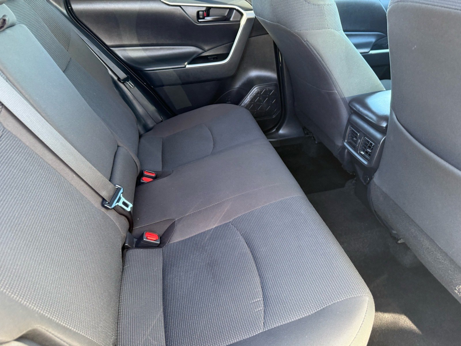 2025 Toyota RAV4 LE — photo 27 thumbnail