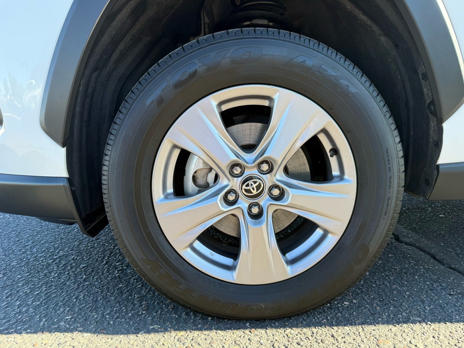 2025 Toyota RAV4 XLE — photo 10 thumbnail