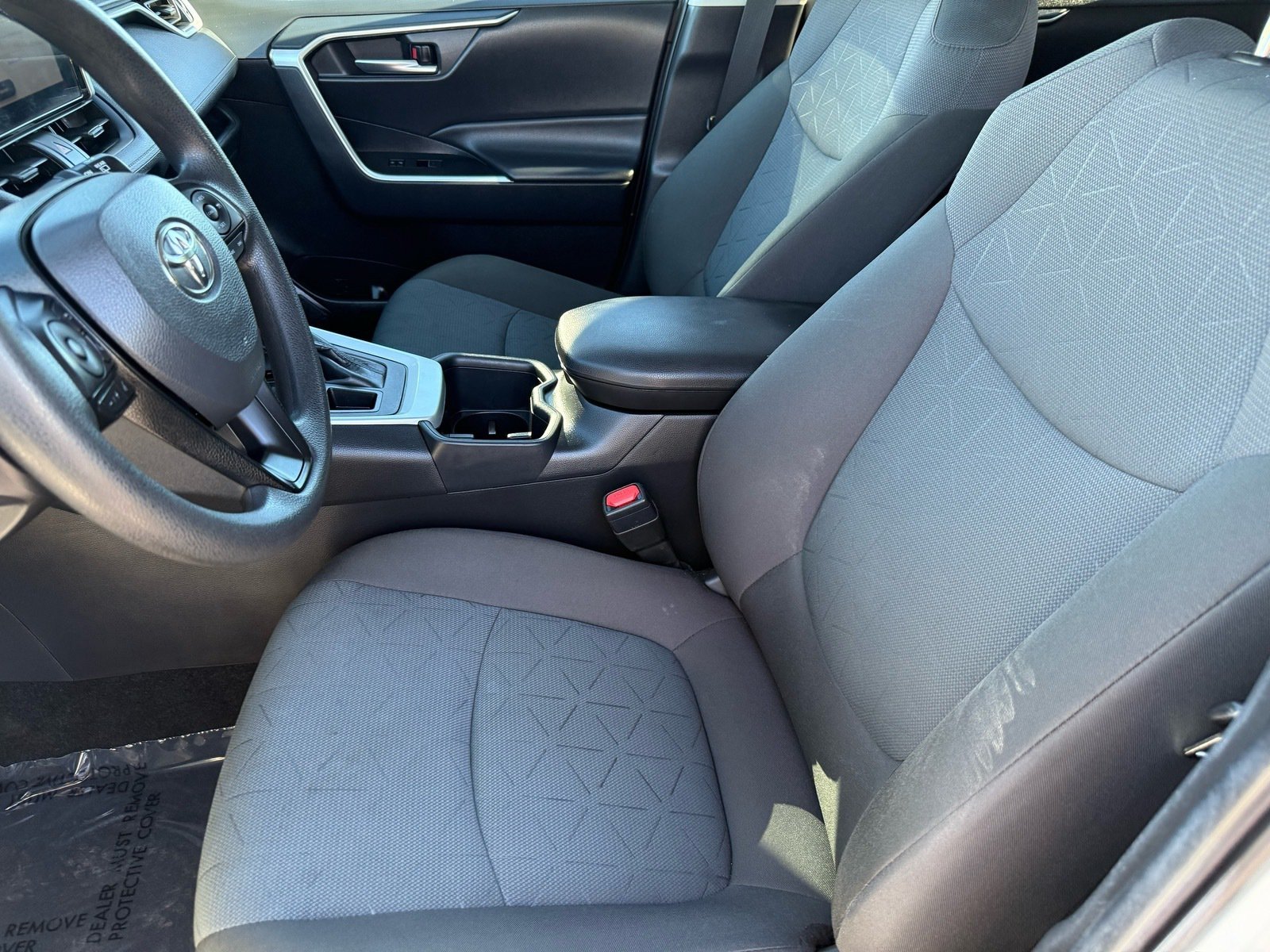 2025 Toyota RAV4 XLE — photo 11 thumbnail