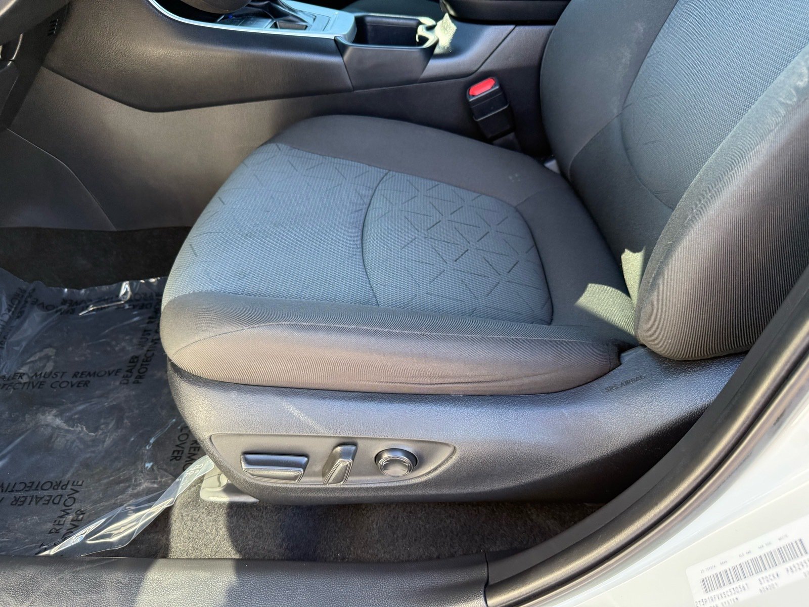 2025 Toyota RAV4 XLE — photo 12 thumbnail