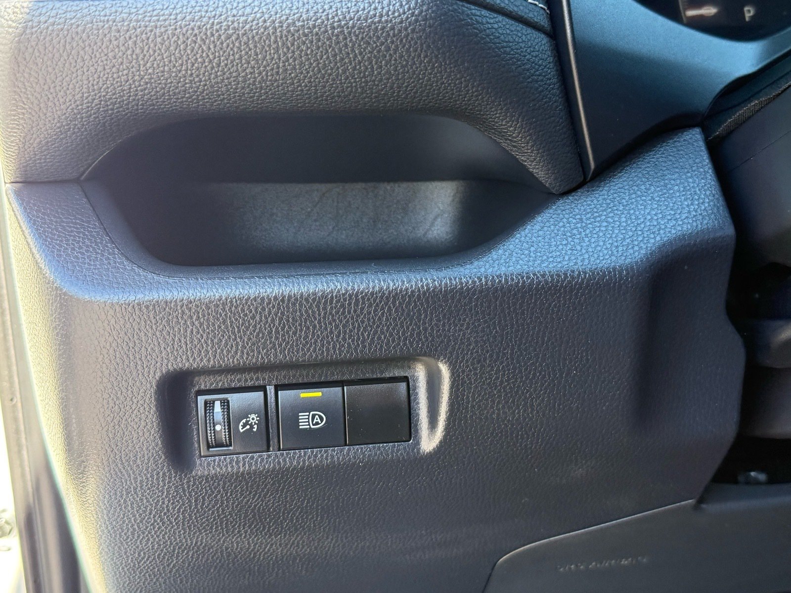 2025 Toyota RAV4 XLE — photo 13 thumbnail