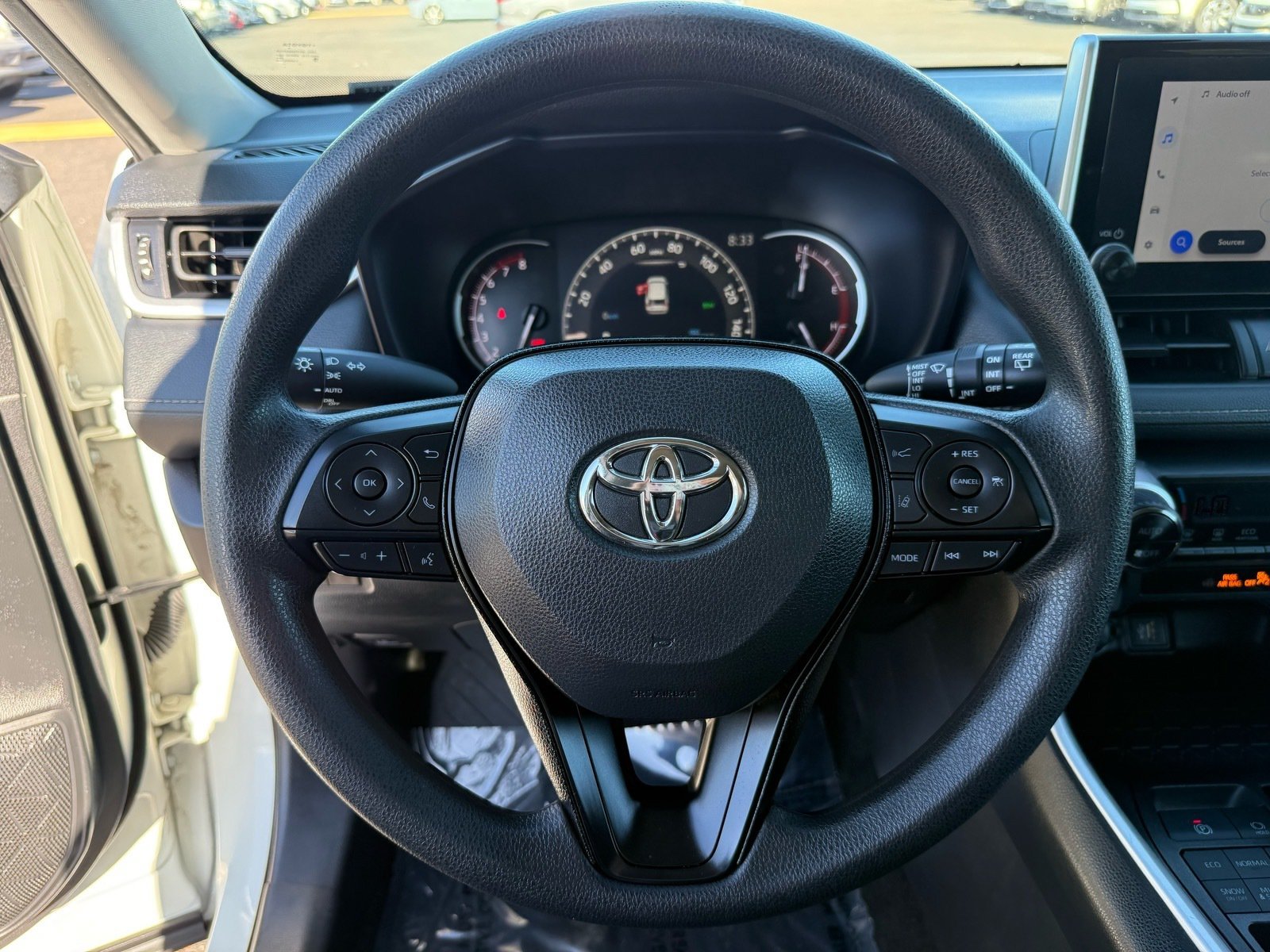 2025 Toyota RAV4 XLE — photo 14 thumbnail