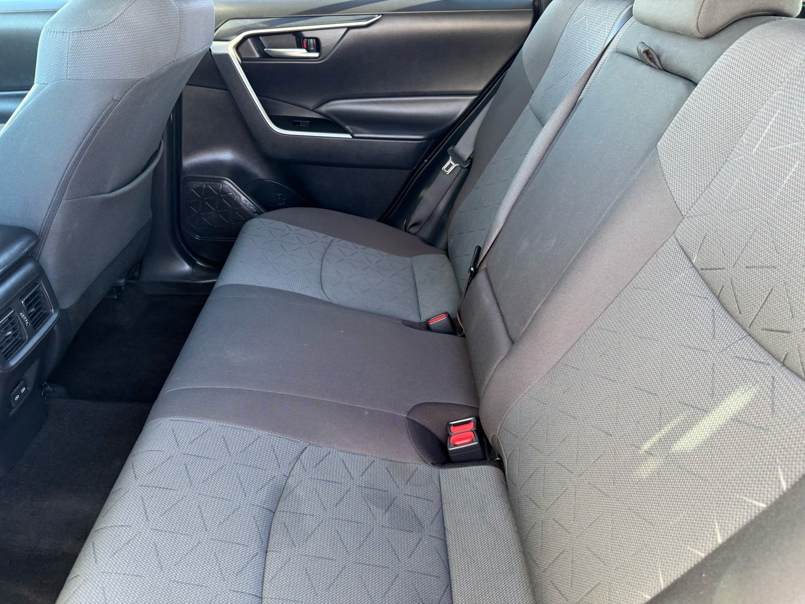 2025 Toyota RAV4 XLE — photo 25 thumbnail