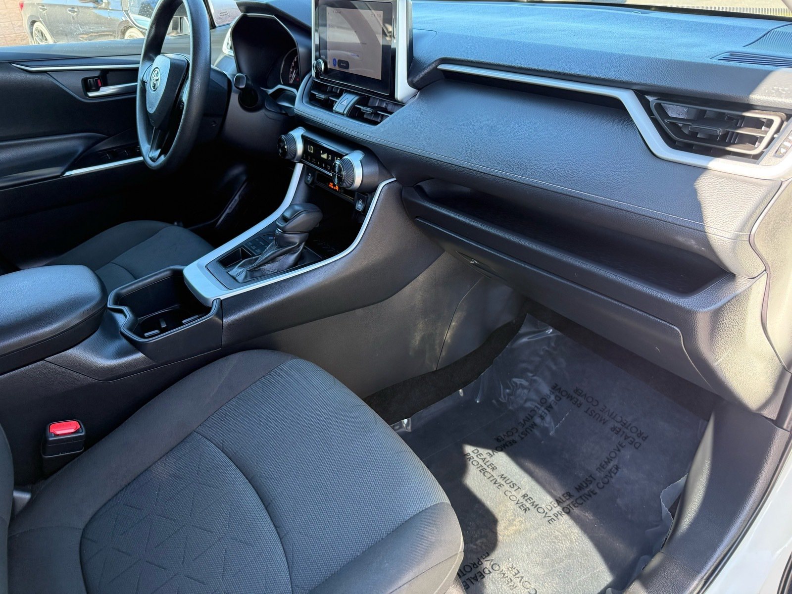 2025 Toyota RAV4 XLE — photo 28 thumbnail