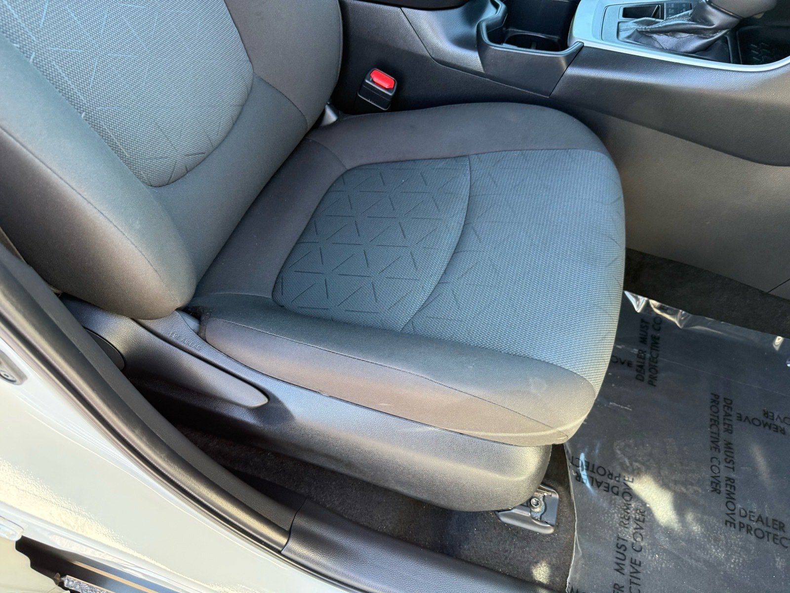 2025 Toyota RAV4 XLE — photo 30 thumbnail