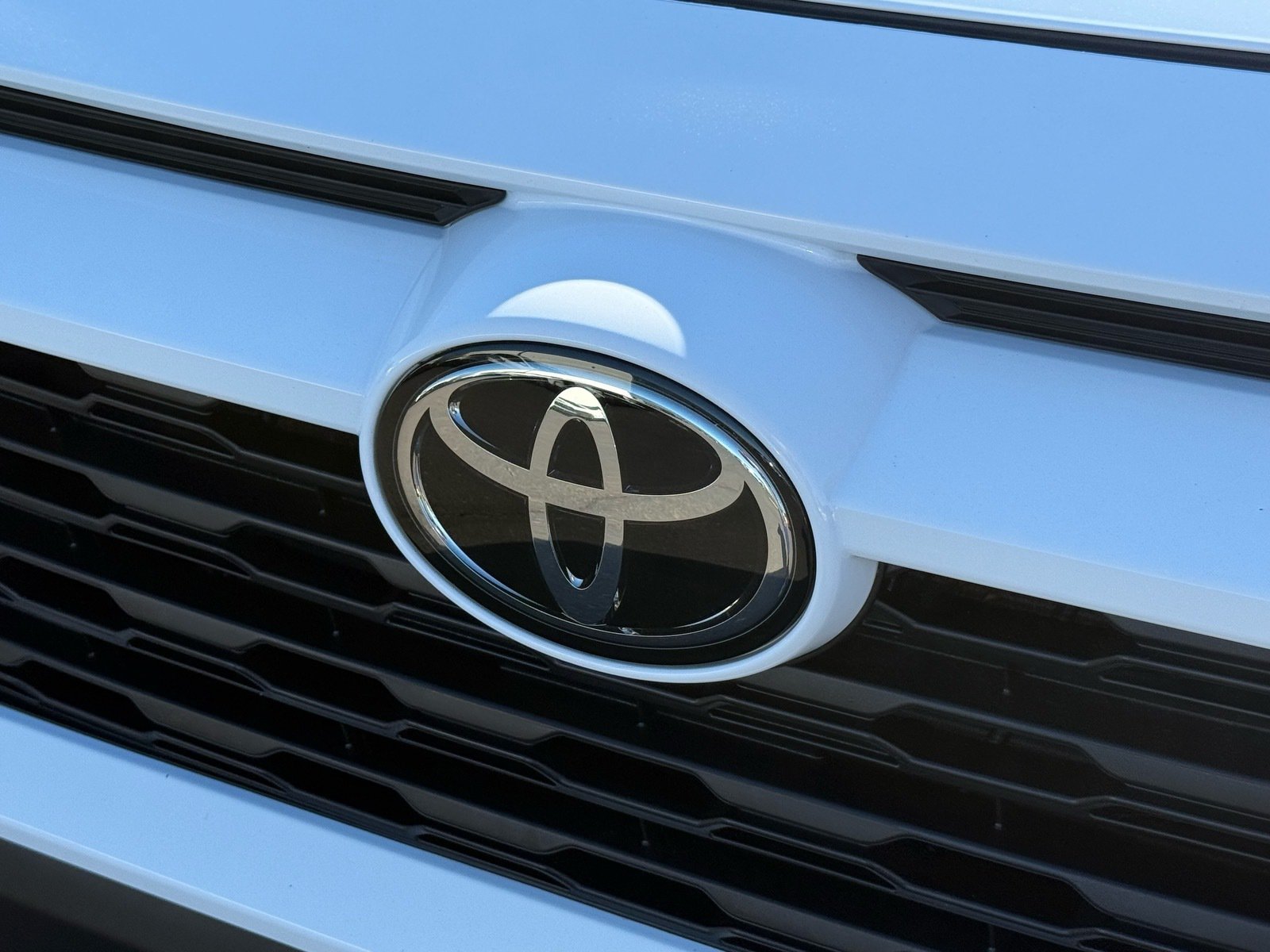 2025 Toyota RAV4 XLE — photo 31 thumbnail
